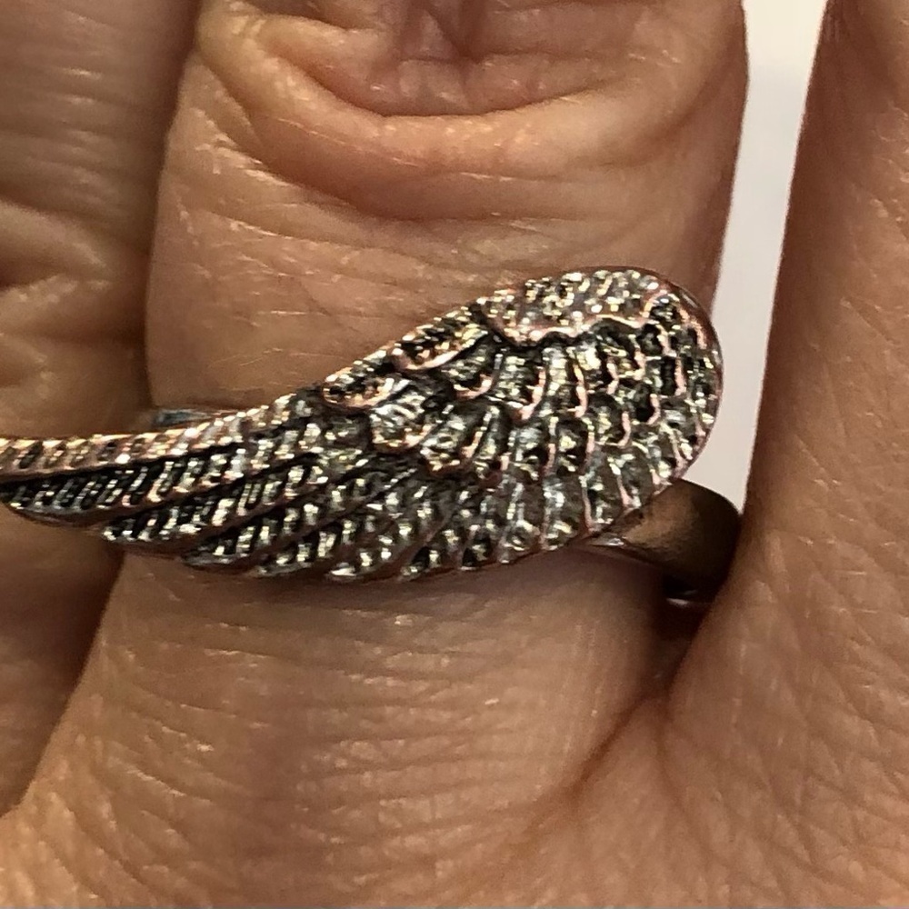 Silver angel wing ring in 7